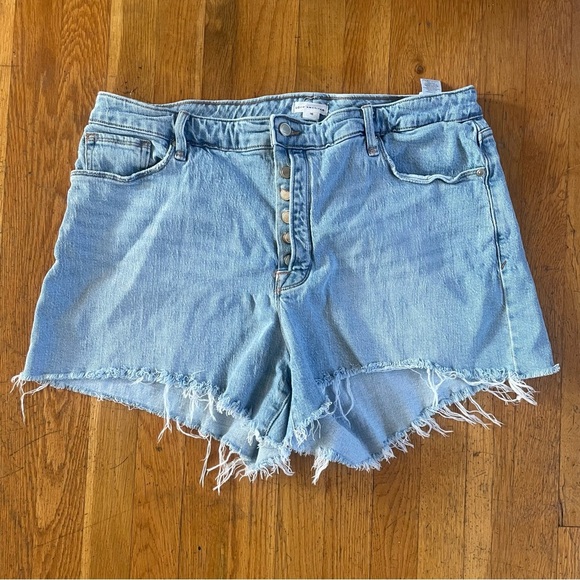 Good American The Bombshell Button Fly Indigo Shorts 16 - Picture 1 of 4